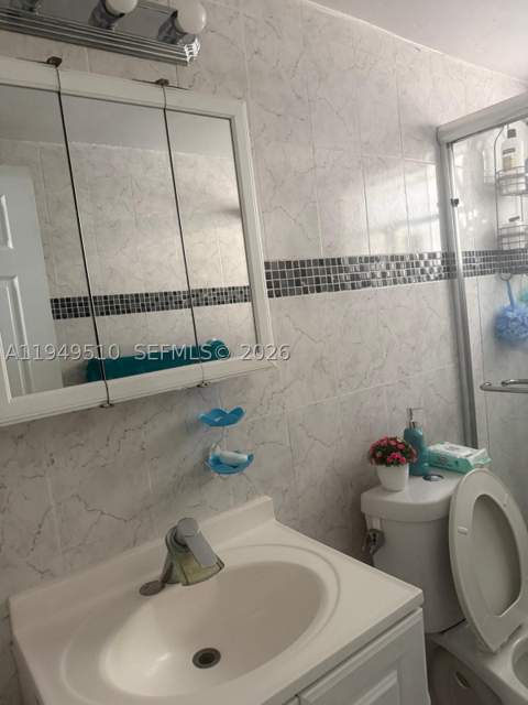 350 E 21st St 108, Hialeah FL - photo 10 of 11