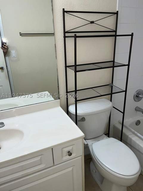 5221 Geneva Way 302, Doral FL - photo 11 of 11