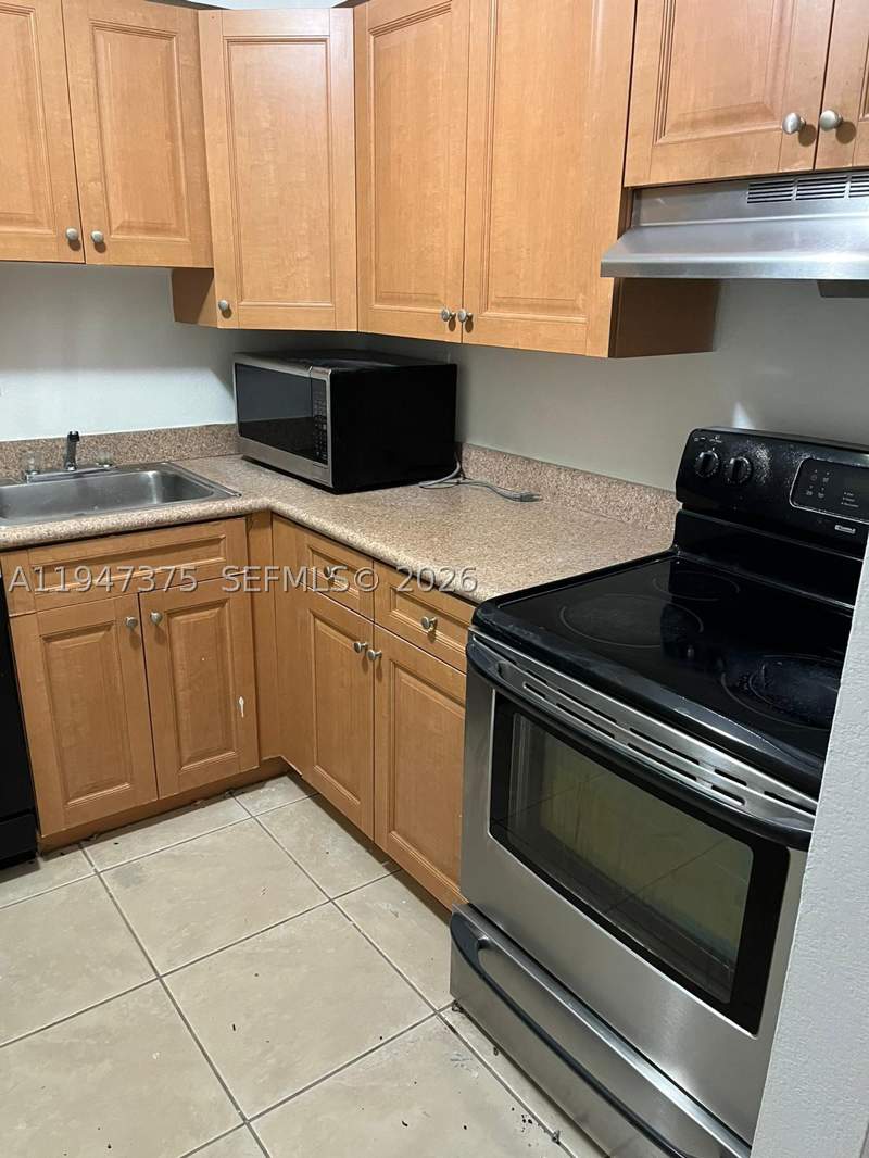 1 bedroom Condominium at 5221 Geneva Way 302, Doral Gardens II Condo, Doral — photo 2