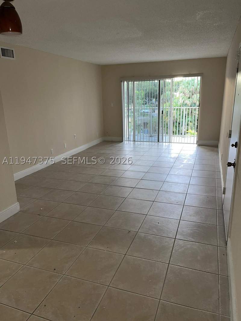 1 bedroom Condominium at 5221 Geneva Way 302, Doral Gardens II Condo, Doral — photo 4