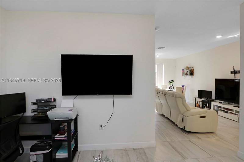 3 bedroom Townhouse at 2432 SE 10th Ct, Towns At Seascape, Homestead — photo 4