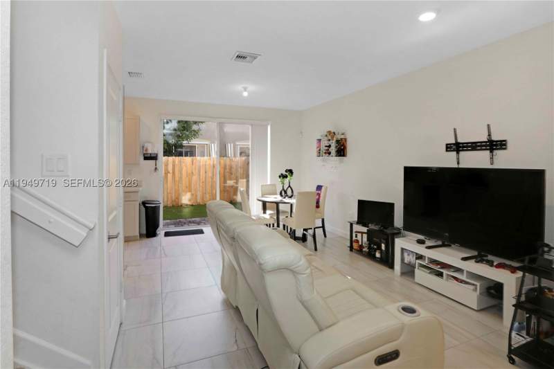 3 bedroom Townhouse at 2432 SE 10th Ct, Towns At Seascape, Homestead — photo 5