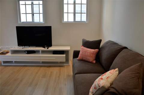 700 16th St 201, Miami Beach FL - photo 6 of 21