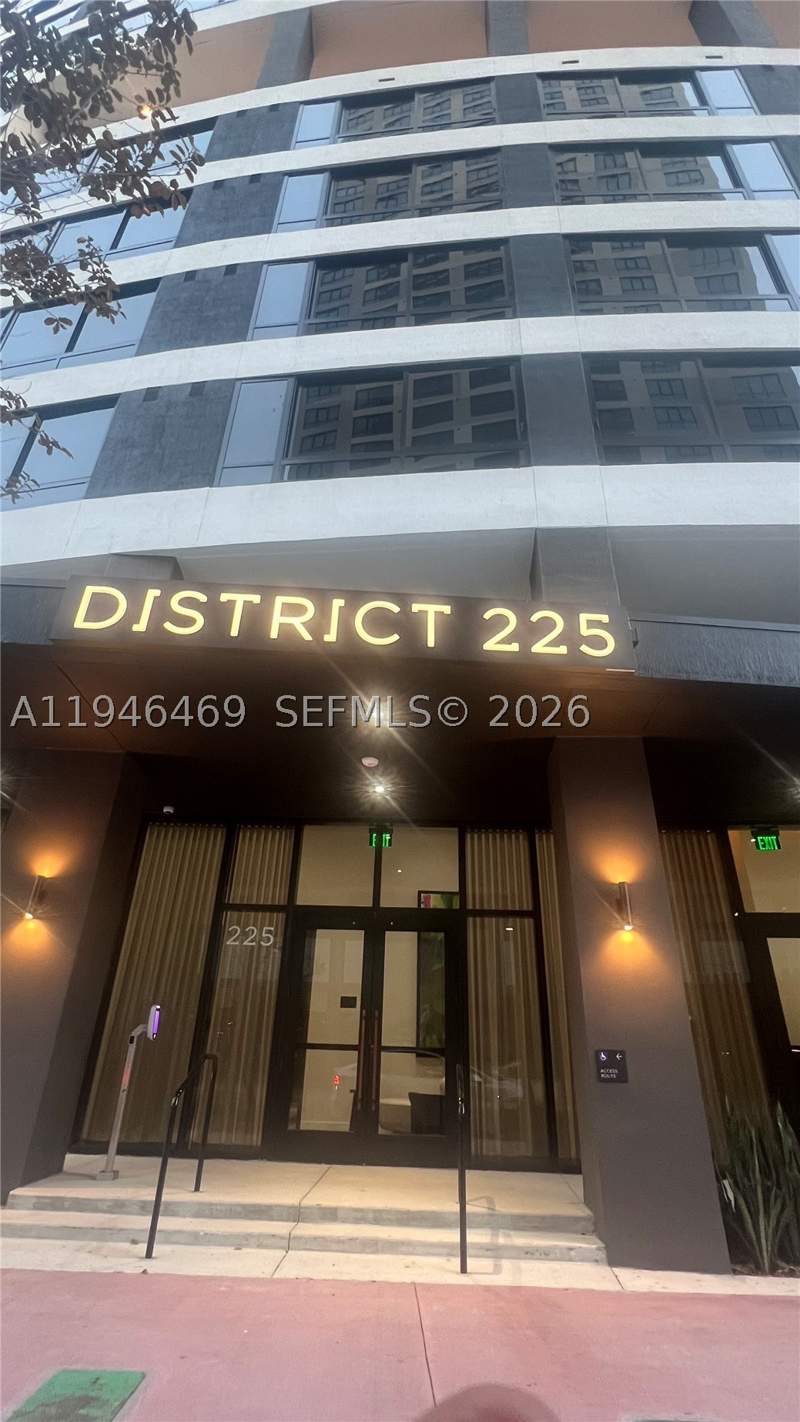 2 bedroom Condominium at 225 N Miami Ave 905, District 225, Miami — photo 2
