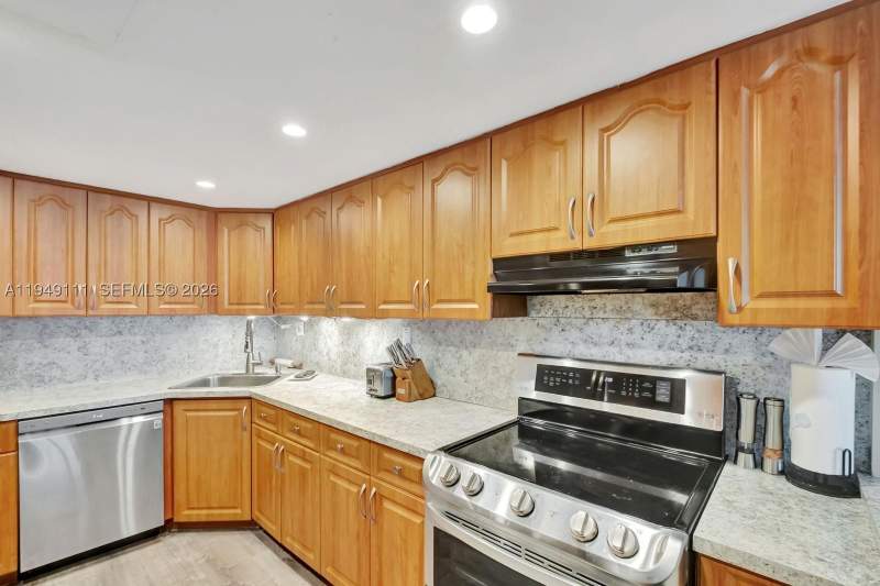 2 bedroom Condominium at 5401 Collins Ave 340, The Carriage House Condo, Miami Beach — photo 5