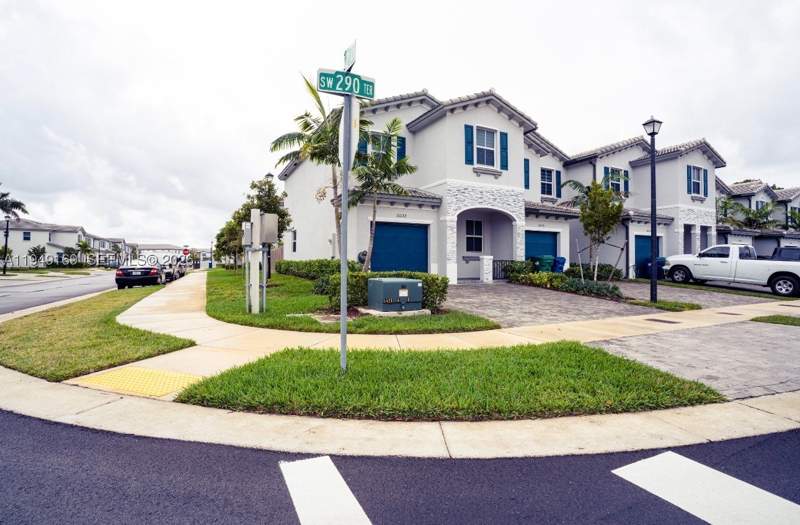 3 bedroom Townhouse at 16222 SW 290th Ter, Cedar Point, Homestead — photo 3