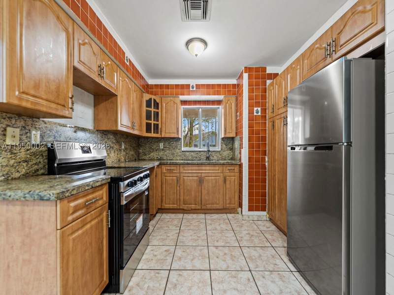 4 bedroom SingleFamilyResidence at 11075 SW 221st Ter, Old Cutler Homes, Miami — photo 2