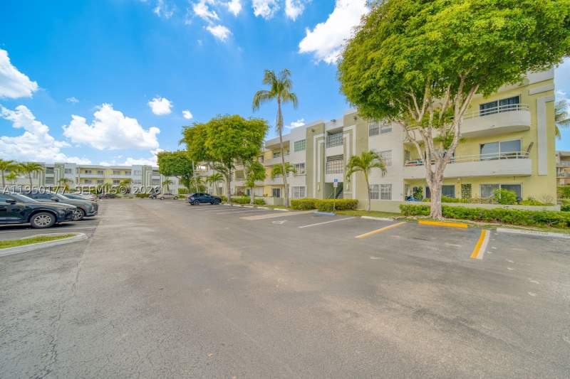 2 bedroom Condominium at 10795 SW 108th Ave 304, Palm Cove Cond, Miami — photo 2