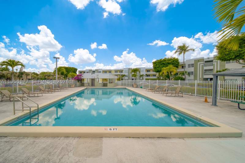 2 bedroom Condominium at 10795 SW 108th Ave 304, Palm Cove Cond, Miami — photo 3