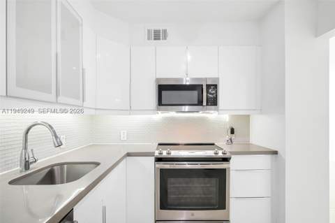 100 Bayview Dr 408, Sunny Isles Beach FL - photo 19 of 57