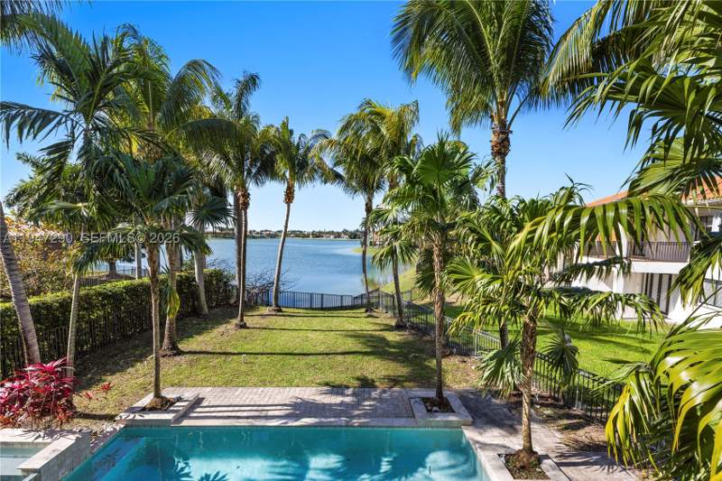 5 bedroom SingleFamilyResidence at 18832 SW 77th Ct, Cutler Cay, Cutler Bay — photo 2
