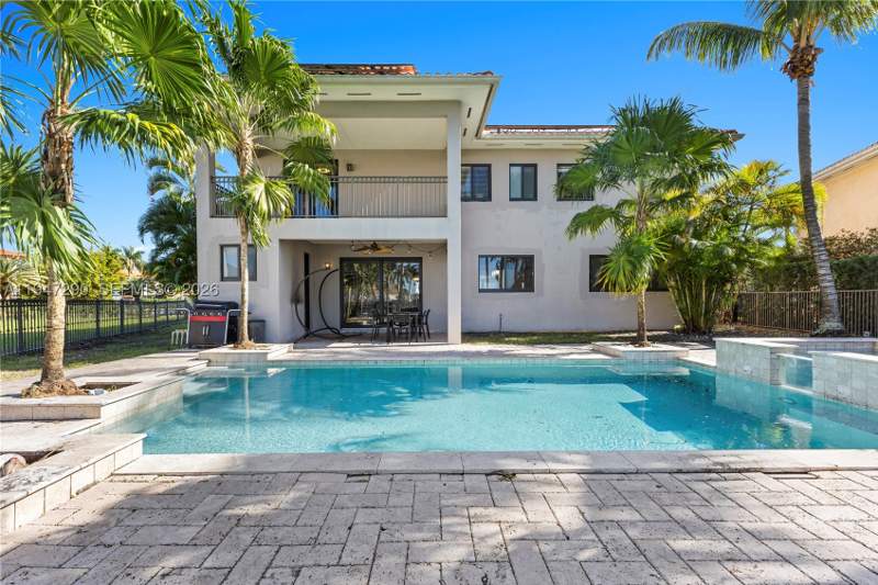 5 bedroom SingleFamilyResidence at 18832 SW 77th Ct, Cutler Cay, Cutler Bay — photo 3