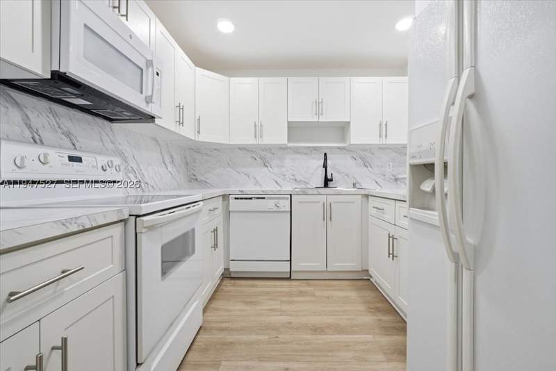 2 bedroom Condominium at 6960 Miami Gardens Dr 2-124, Coral Gate East Condo, Hialeah — photo 4