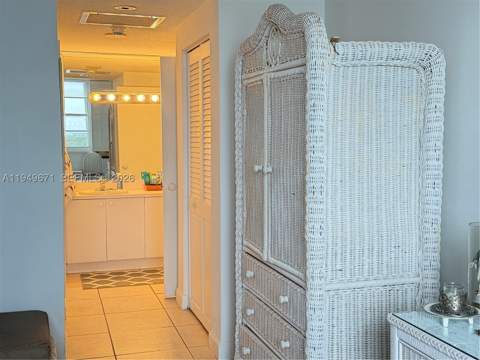 300 Bayview Dr 802, Sunny Isles Beach FL - photo 10 of 22