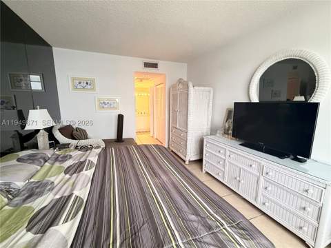 300 Bayview Dr 802, Sunny Isles Beach FL - photo 12 of 22