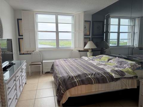 300 Bayview Dr 802, Sunny Isles Beach FL - photo 14 of 22