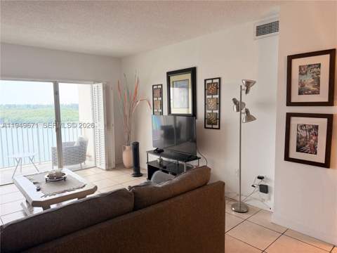 300 Bayview Dr 802, Sunny Isles Beach FL - photo 6 of 22