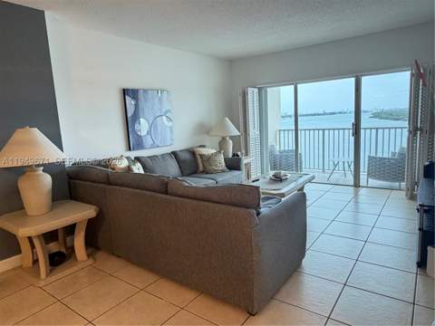 300 Bayview Dr 802, Sunny Isles Beach FL - photo 7 of 22