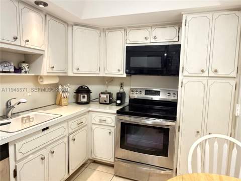 300 Bayview Dr 802, Sunny Isles Beach FL - photo 9 of 22