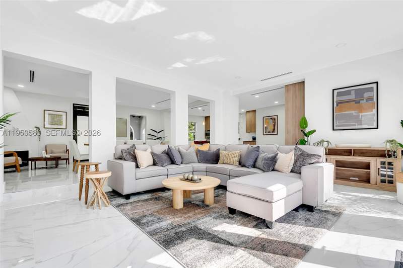 4 bedroom SingleFamilyResidence at 1702 Espanola Dr, Espanola Heights, Miami — photo 5