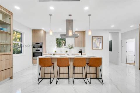 1702 Espanola Dr, Miami FL - photo 6 of 18