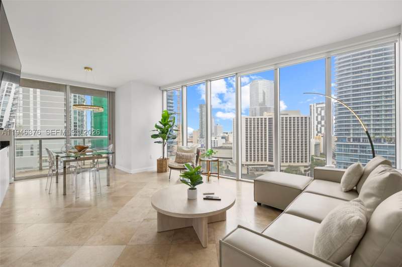 2 bedroom Condominium at 485 Brickell Ave 1804, Icon Brickell Condo No 3, Miami — photo 2