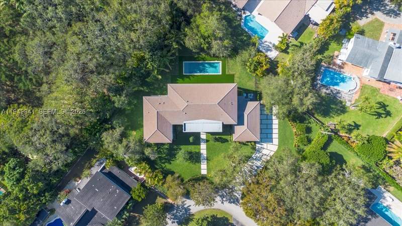 7 bedroom SingleFamilyResidence at 5940 SW 100th Ter, Poinsettia Estates, Pinecrest — photo 5