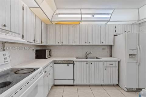 6039 Collins Ave 809, Miami Beach FL - photo 10 of 34