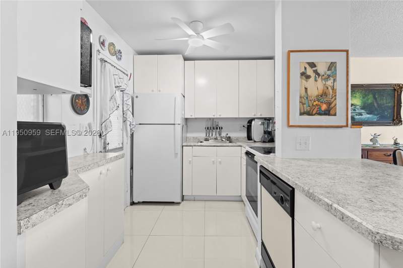 1 bedroom Condominium at 2930 Point East Dr E-407, Point East One Condo-Bldg, Aventura — photo 2