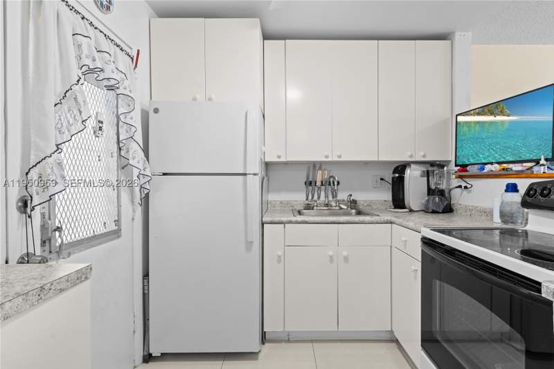 1 bedroom Condominium at 2930 Point East Dr E-407, Point East One Condo-Bldg, Aventura — photo 4