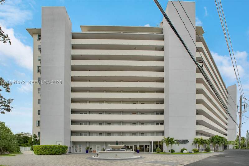 1 bedroom Condominium at 7904 West Dr 102, Bayshore Yacht & Tennis C, North Bay Village — photo 5