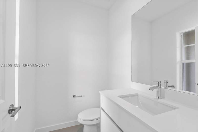 5 bedroom SingleFamilyResidence at 13350 SW 272nd St, Sunrise Estates, Homestead — photo 4