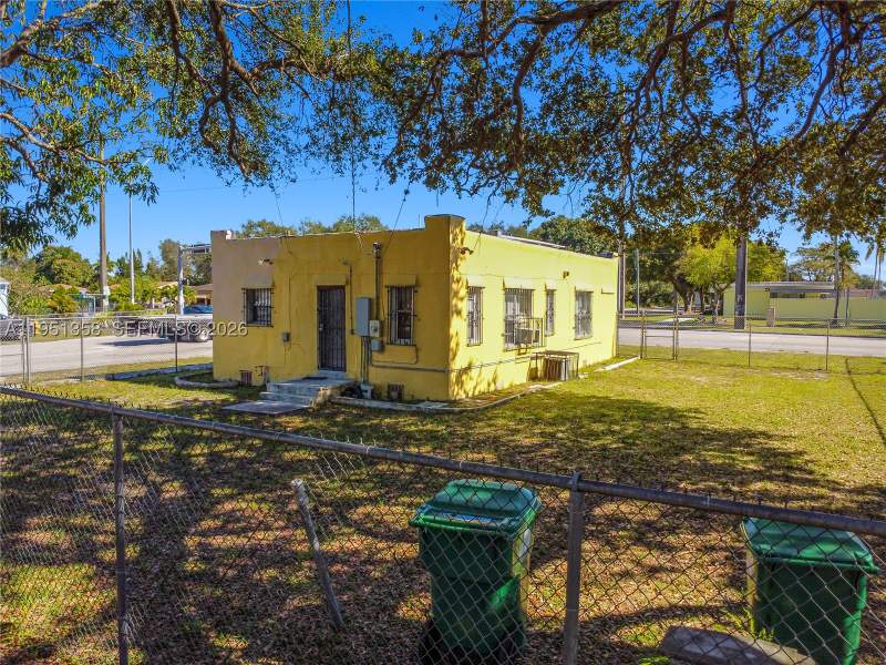2 bedroom SingleFamilyResidence at 8620 NW 17th Ave, Yost Villa Rev, Miami — photo 4