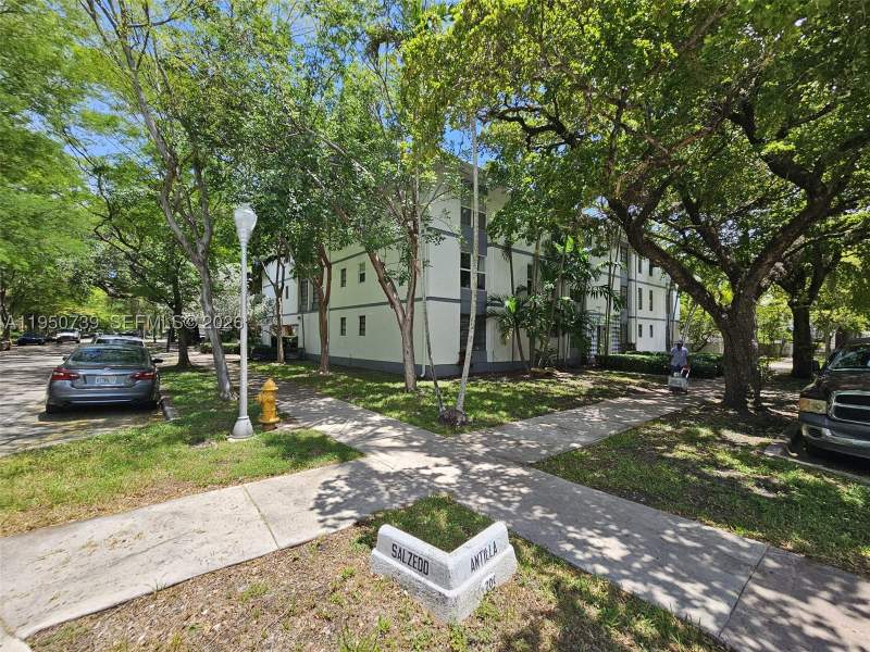 2 bedroom Condominium at 235 Antilla Ave 4, 235 Antilla Condo, Coral Gables — photo 2