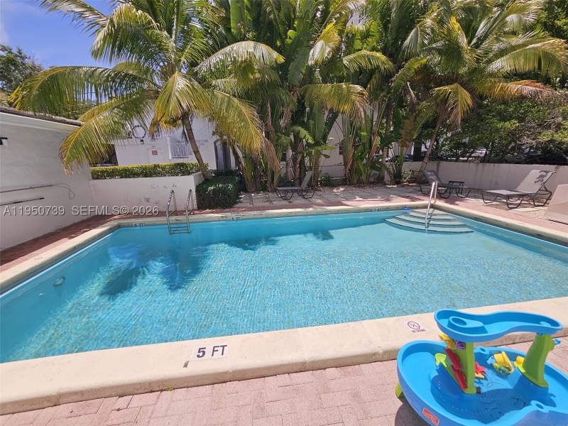 2 bedroom Condominium at 235 Antilla Ave 4, 235 Antilla Condo, Coral Gables — photo 4