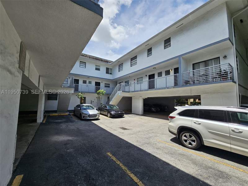 2 bedroom Condominium at 235 Antilla Ave 4, 235 Antilla Condo, Coral Gables — photo 5