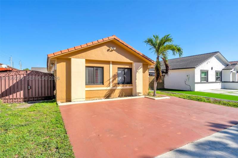 4 bedroom SingleFamilyResidence at 7579 W 31st Ave, Riviera II, Hialeah — photo 2