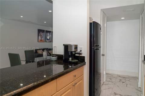 854 NW 87th Ave 405, Miami FL - photo 6 of 19