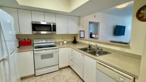 17375 Collins Ave 1003, Sunny Isles Beach FL - photo 6 of 43