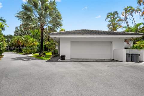 415 Rovino Ave, Coral Gables FL - photo 14 of 96