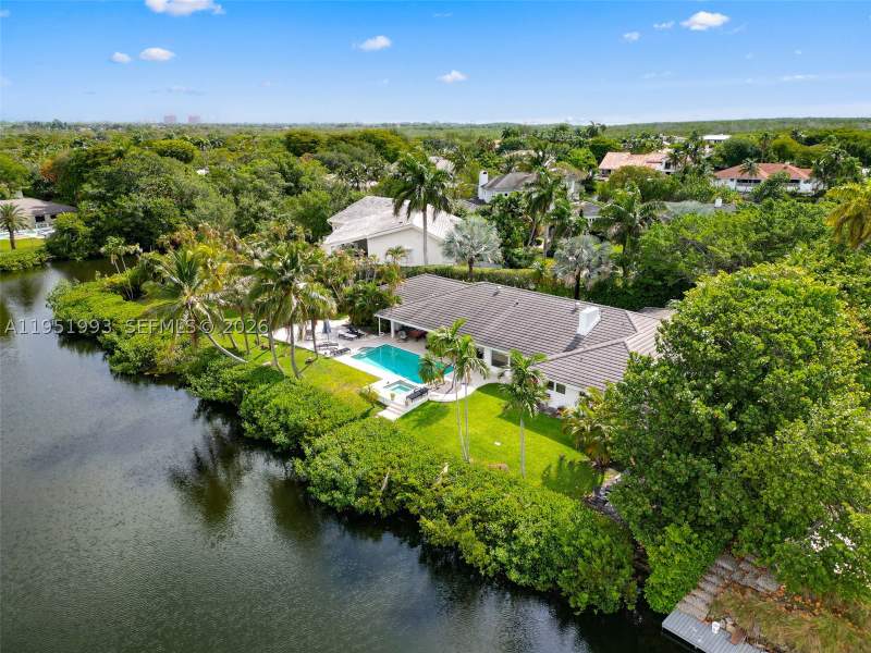 5 bedroom SingleFamilyResidence at 415 Rovino Ave, Hammock Oaks Harbor Sec 2, Coral Gables — photo 2