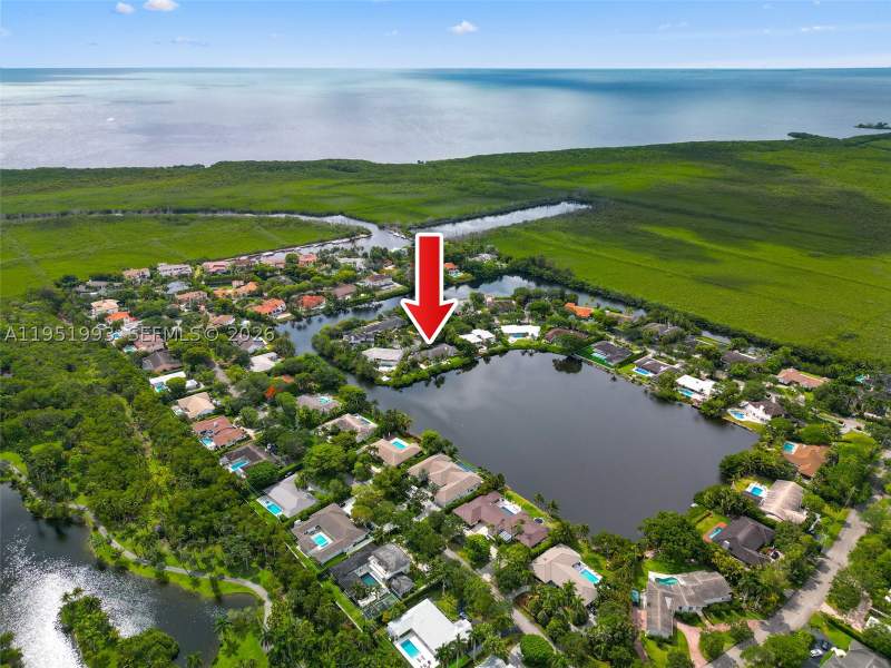 5 bedroom SingleFamilyResidence at 415 Rovino Ave, Hammock Oaks Harbor Sec 2, Coral Gables — photo 3
