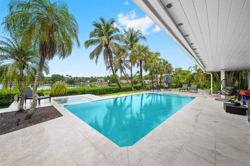 5 bedroom SingleFamilyResidence at 415 Rovino Ave, Hammock Oaks Harbor Sec 2, Coral Gables — photo 4
