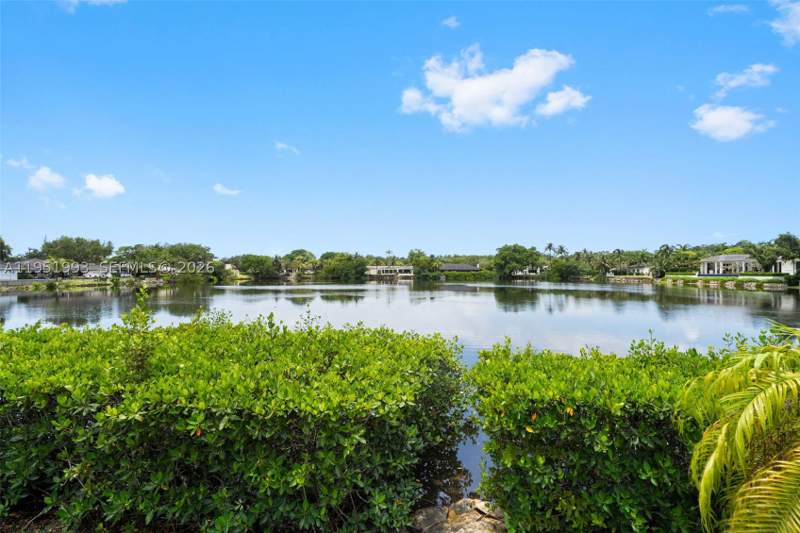 5 bedroom SingleFamilyResidence at 415 Rovino Ave, Hammock Oaks Harbor Sec 2, Coral Gables — photo 5
