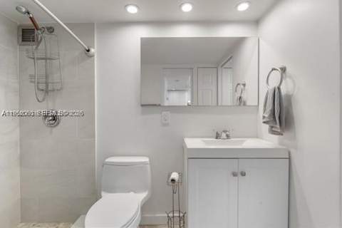 465 Ocean Dr 524, Miami Beach FL - photo 16 of 22