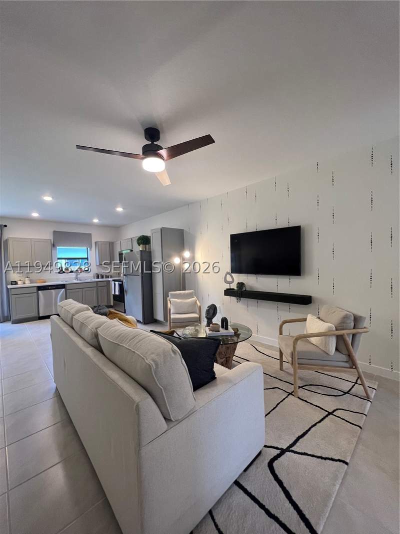 3 bedroom Villa at 417 NE 1st Dr, Florida City Park Rev, Florida City — photo 2