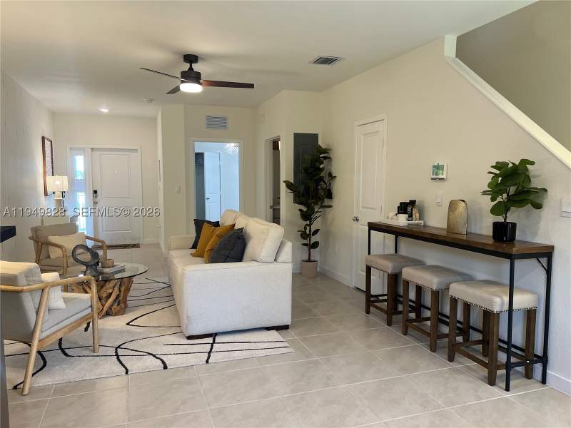 3 bedroom Villa at 417 NE 1st Dr, Florida City Park Rev, Florida City — photo 3