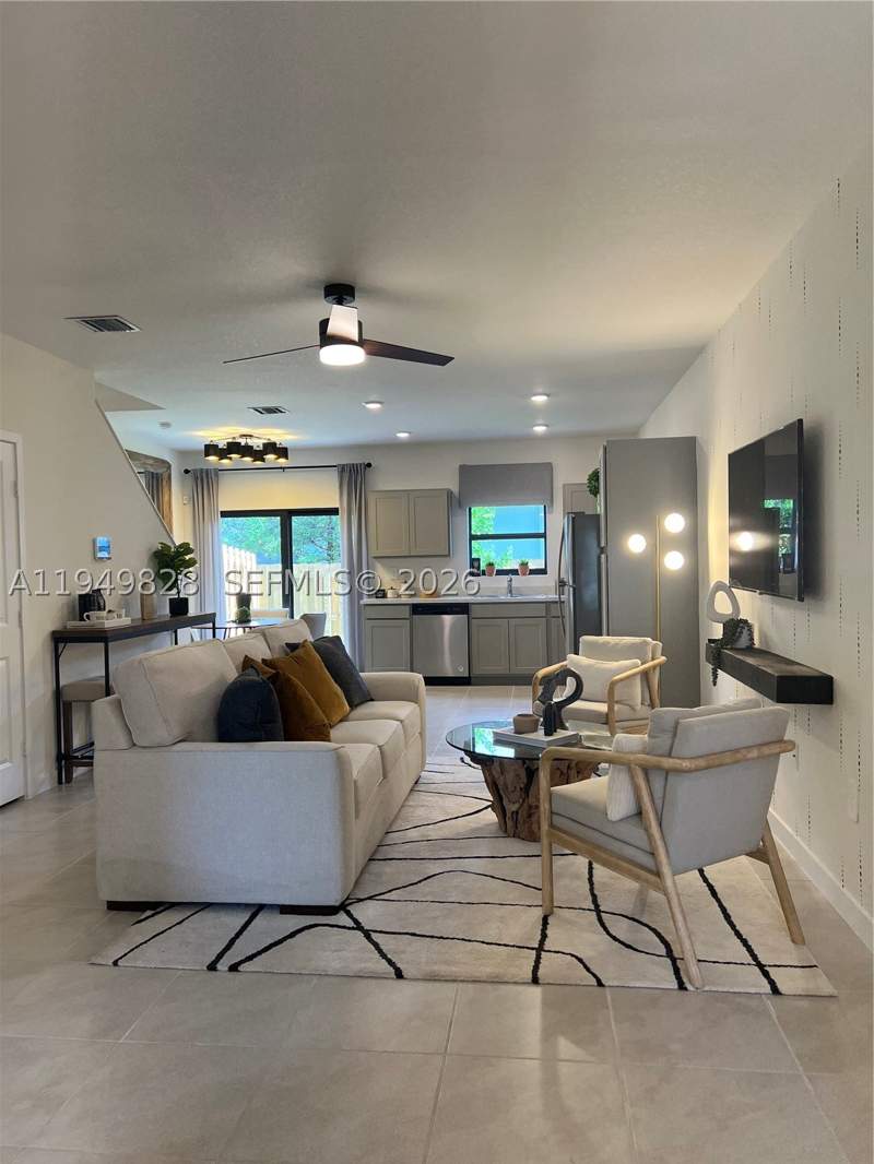 3 bedroom Villa at 417 NE 1st Dr, Florida City Park Rev, Florida City — photo 5