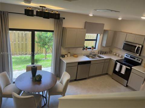 417 NE 1st Dr, Florida City FL - photo 6 of 14