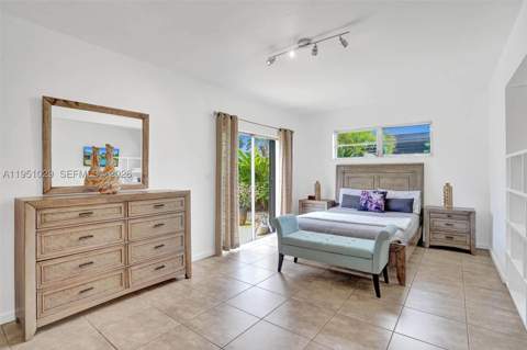 7525 W Treasure Dr, North Bay Village FL - photo 20 of 63
